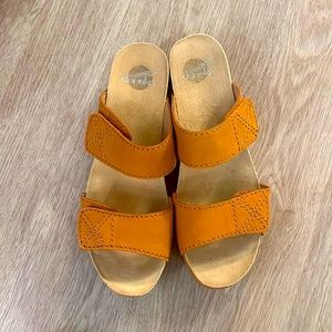 Dansko sandals size 39